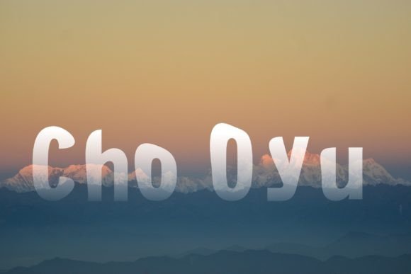 Cho Oyu Display Font for Elegant Digital Branding